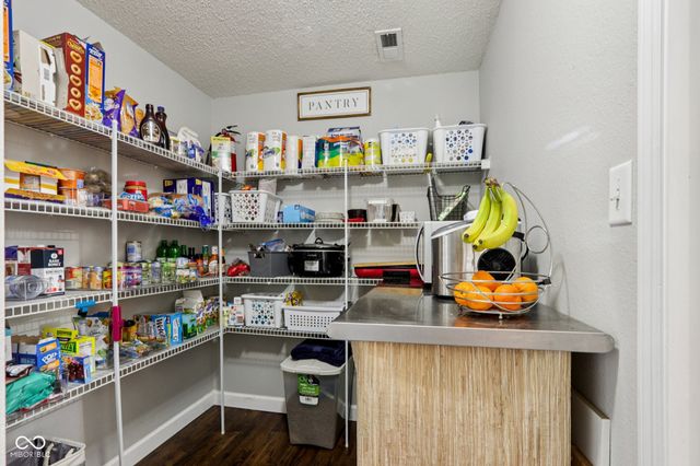 5724 Apple Branch Court, Indianapolis, IN 46237