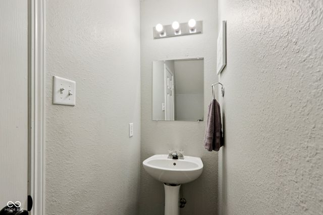 5724 Apple Branch Court, Indianapolis, IN 46237