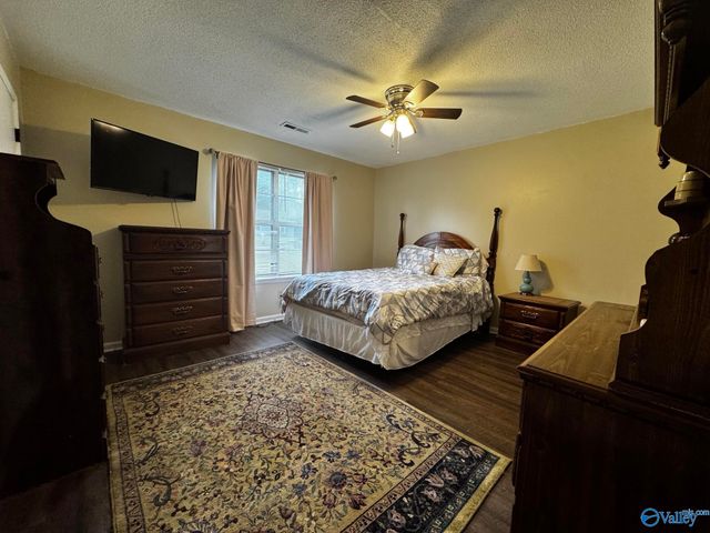 3137 NW Gayhart Drive NW, Huntsville, AL 35810