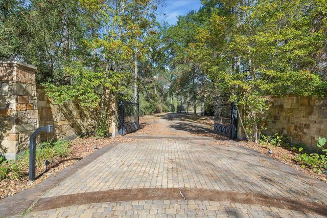 610 Saddlebrook Lane, Tomball, TX 77375