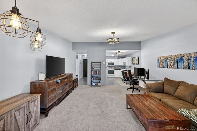 3184 S Heather Gardens Way 408, Aurora, CO 80014