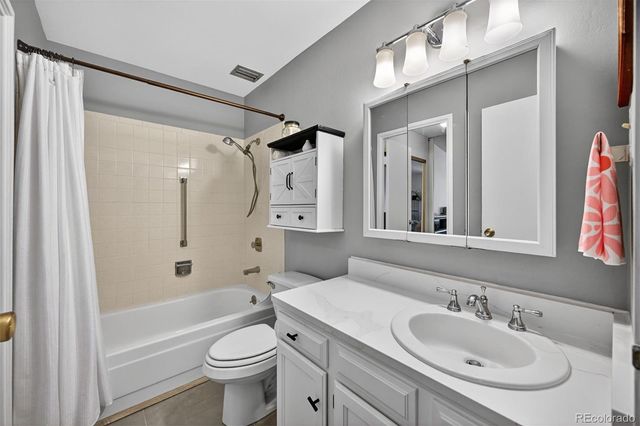 3184 S Heather Gardens Way 408, Aurora, CO 80014
