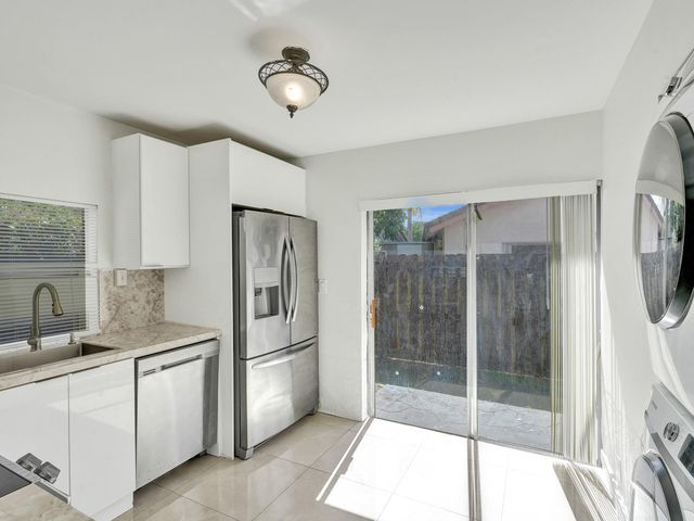 1257 NW 91st Ave, Coral Springs, FL 33071