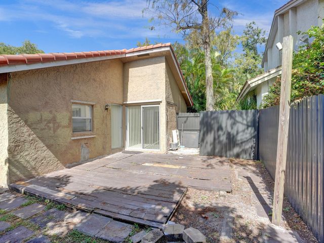 1257 NW 91st Ave, Coral Springs, FL 33071