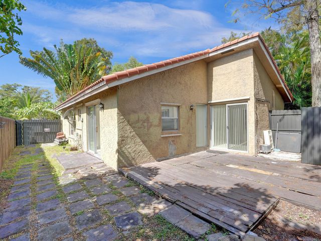 1257 NW 91st Ave, Coral Springs, FL 33071