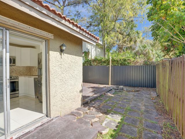 1257 NW 91st Ave, Coral Springs, FL 33071