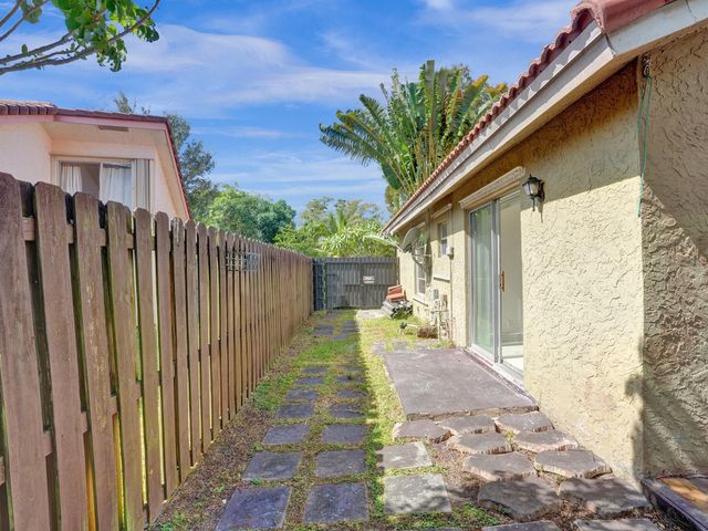 1257 NW 91st Ave, Coral Springs, FL 33071