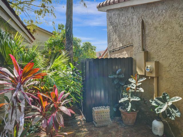 1257 NW 91st Ave, Coral Springs, FL 33071