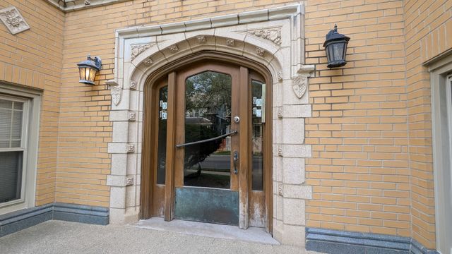 1010 N Austin Boulevard 2S, Oak Park, IL 60302