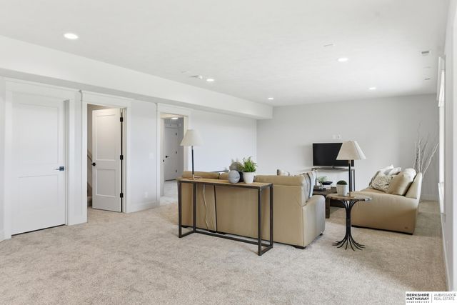 10109 Laramie Street, Papillion, NE 68046