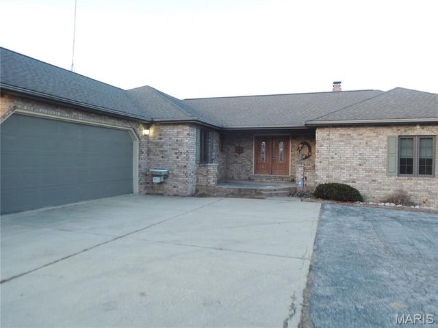 6 Willow Circle Drive, Greenville, IL 62246