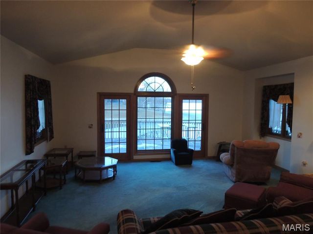 6 Willow Circle Drive, Greenville, IL 62246