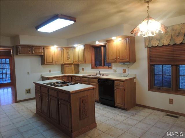 6 Willow Circle Drive, Greenville, IL 62246