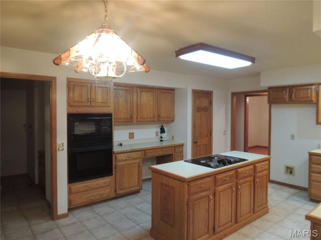 6 Willow Circle Drive, Greenville, IL 62246