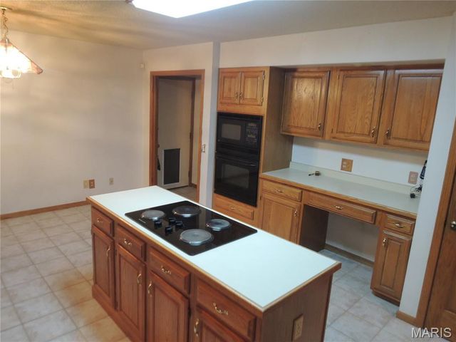 6 Willow Circle Drive, Greenville, IL 62246