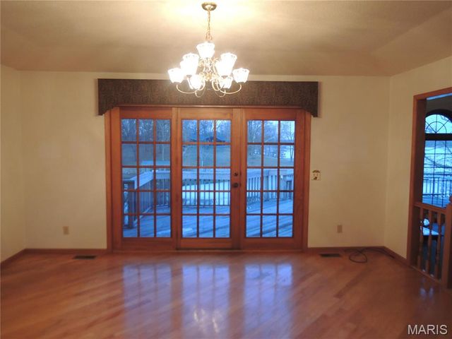 6 Willow Circle Drive, Greenville, IL 62246