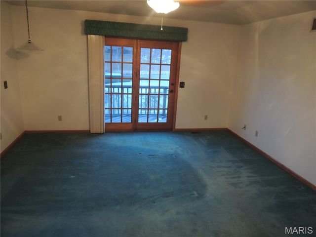 6 Willow Circle Drive, Greenville, IL 62246