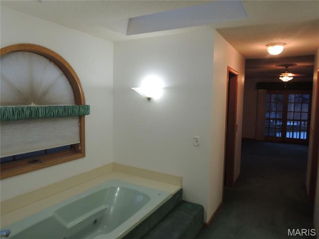 6 Willow Circle Drive, Greenville, IL 62246