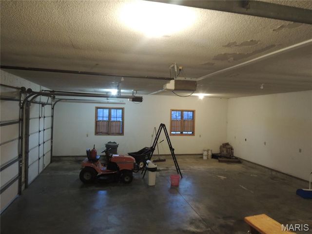 6 Willow Circle Drive, Greenville, IL 62246