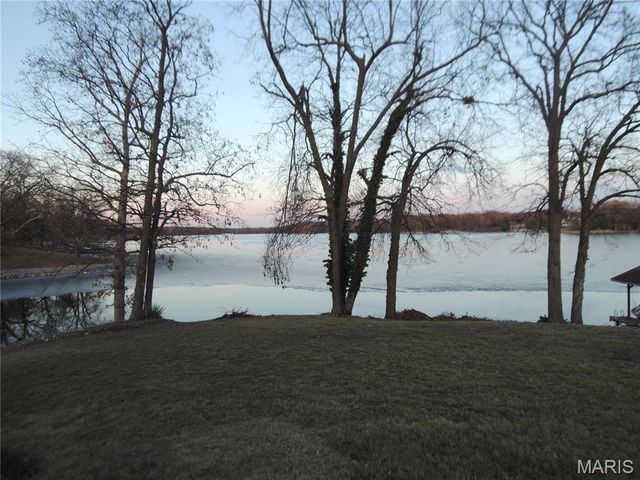 6 Willow Circle Drive, Greenville, IL 62246