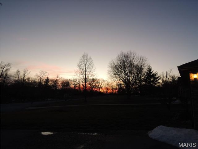 6 Willow Circle Drive, Greenville, IL 62246