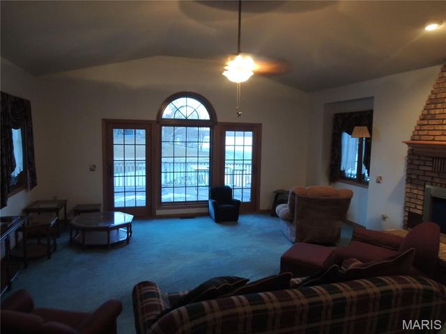 6 Willow Circle Drive, Greenville, IL 62246