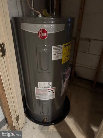 1215 MILLTOWN RD, Wilmington, DE 19808