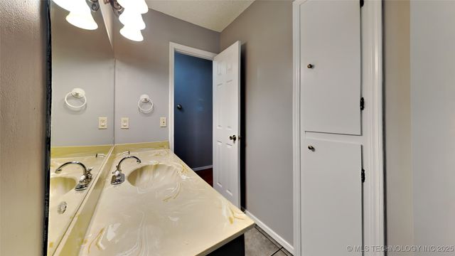 3020 S 140th East Avenue, Tulsa, OK 74134