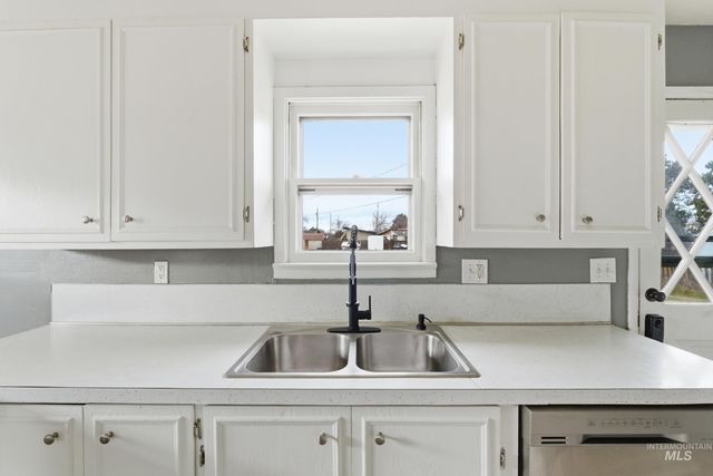 1815 S Ash Park Ln, Boise, ID 83709