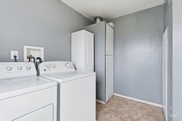 1815 S Ash Park Ln, Boise, ID 83709