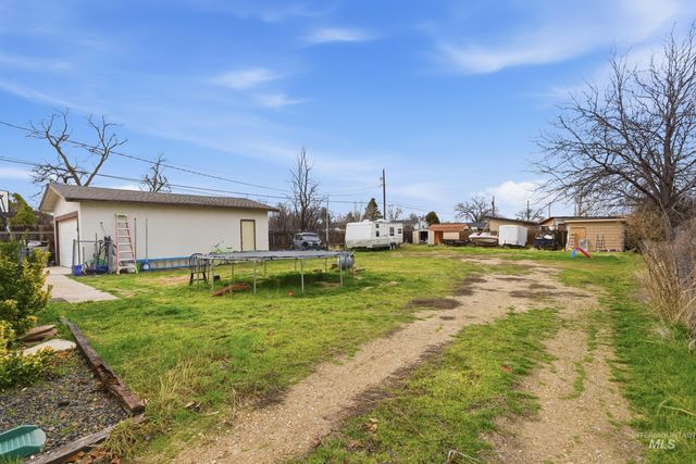 1815 S Ash Park Ln, Boise, ID 83709