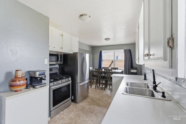 1815 S Ash Park Ln, Boise, ID 83709