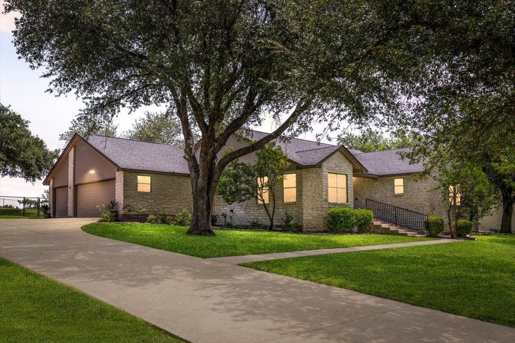 308 Morningside CIR, Hutto, TX 78634