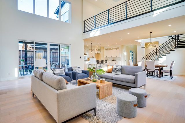 3611 S Versailles Avenue, Dallas, TX 75209