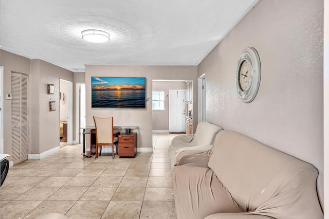 490 NE 51st Street, Oakland Park, FL 33334