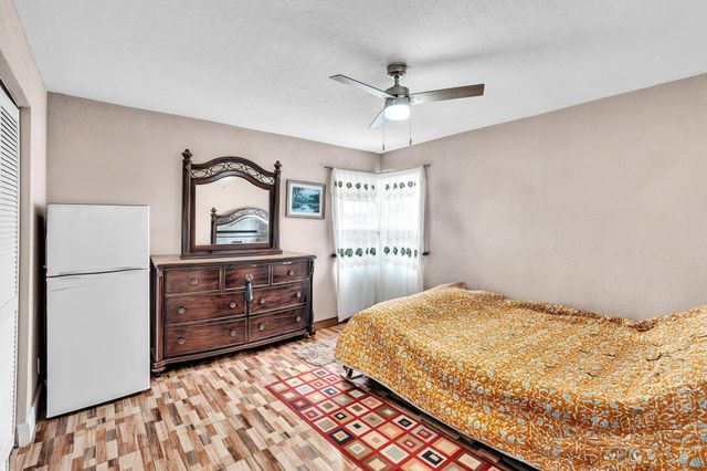 490 NE 51st Street, Oakland Park, FL 33334