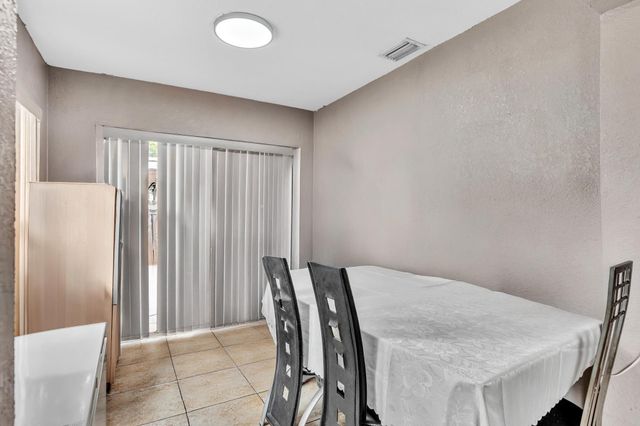 490 NE 51st Street, Oakland Park, FL 33334