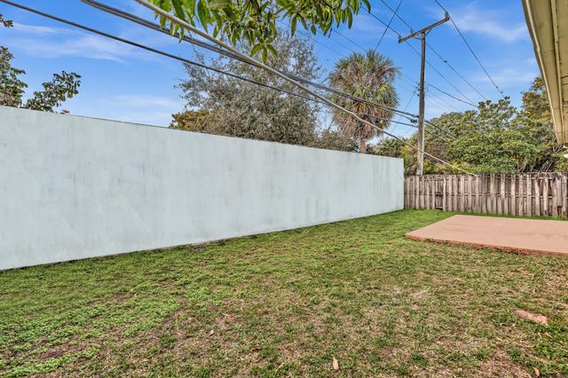 490 NE 51st Street, Oakland Park, FL 33334