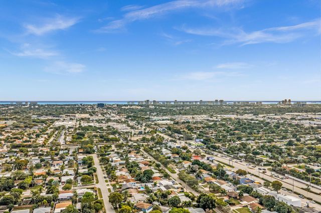 490 NE 51st Street, Oakland Park, FL 33334