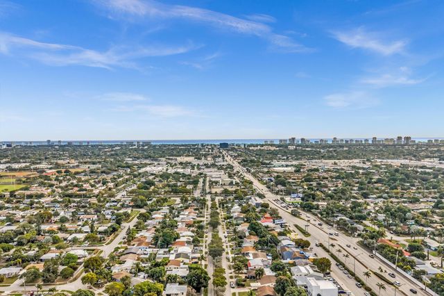 490 NE 51st Street, Oakland Park, FL 33334