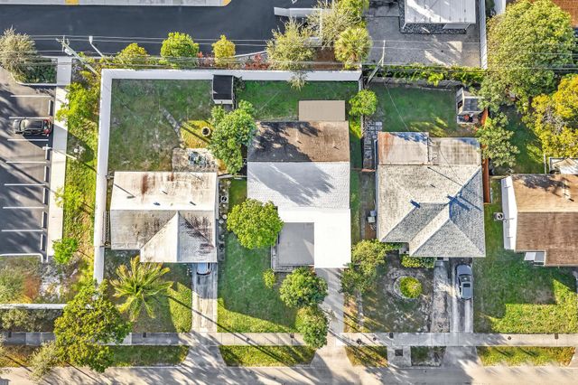 490 NE 51st Street, Oakland Park, FL 33334