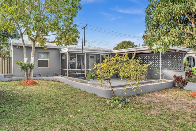 490 NE 51st Street, Oakland Park, FL 33334