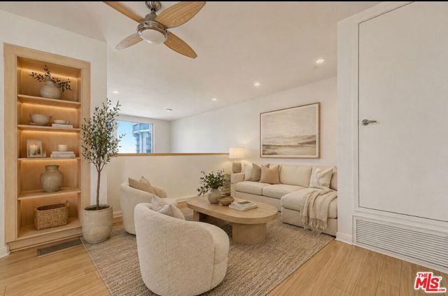 171 N Church Lane PH10, Los Angeles, CA 90049
