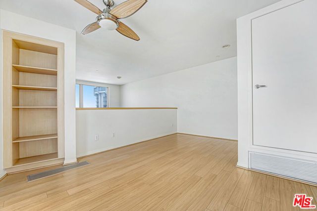 171 N Church Lane PH10, Los Angeles, CA 90049