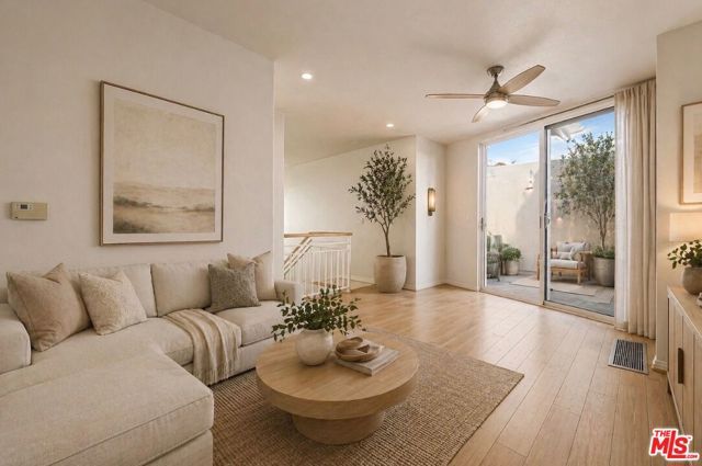171 N Church Lane PH10, Los Angeles, CA 90049