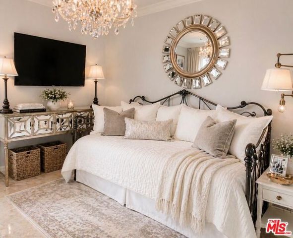 171 N Church Lane PH10, Los Angeles, CA 90049
