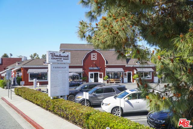 171 N Church Lane PH10, Los Angeles, CA 90049