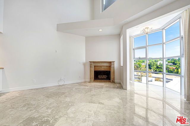 171 N Church Lane PH10, Los Angeles, CA 90049