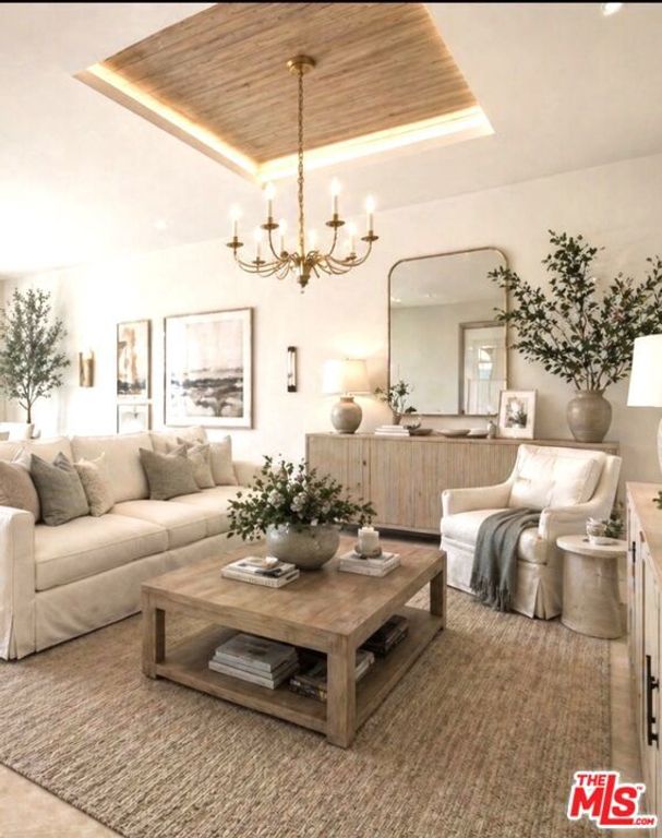 171 N Church Lane PH10, Los Angeles, CA 90049