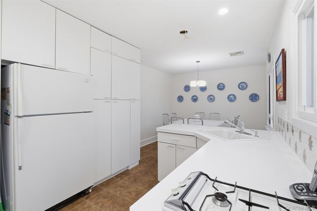 15 Hershel Terrace, Monsey, NY 10952